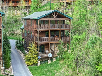 714 Mountain Stream Way, Gatlinburg, TN 37738