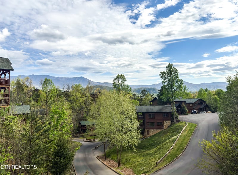 714 Mountain Stream Way, Gatlinburg, TN 37738