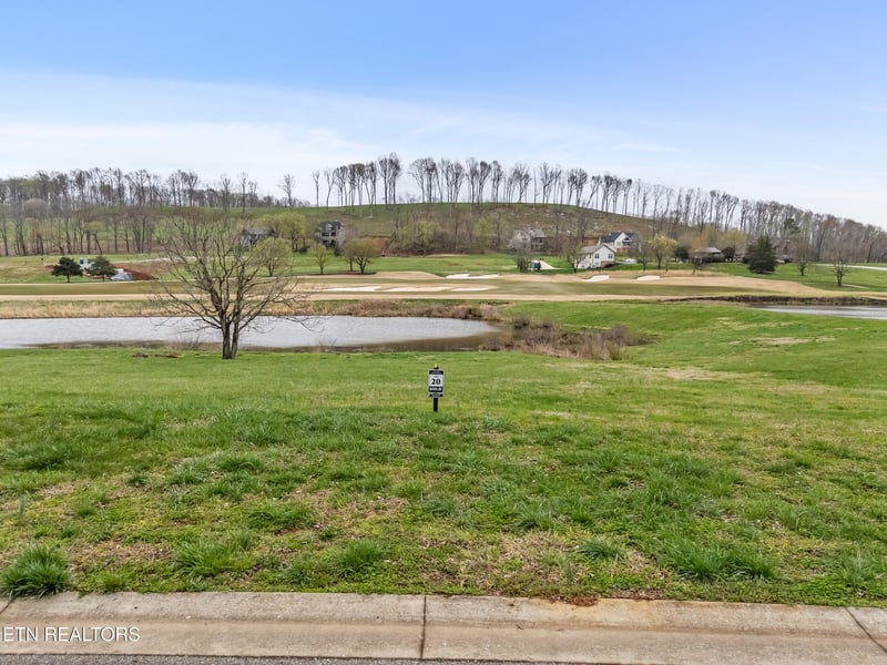 714 Old Barn Ln, Loudon, TN 37774