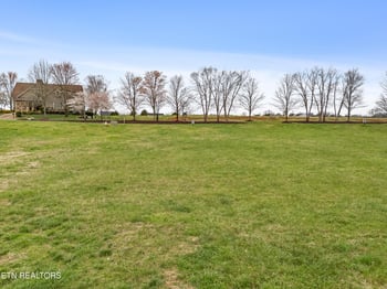714 Old Barn Ln, Loudon, TN 37774