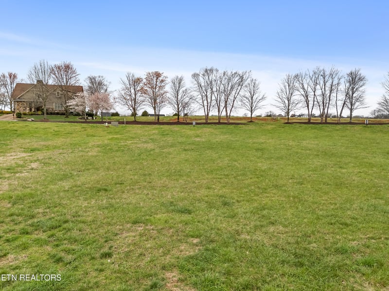 714 Old Barn Ln, Loudon, TN 37774