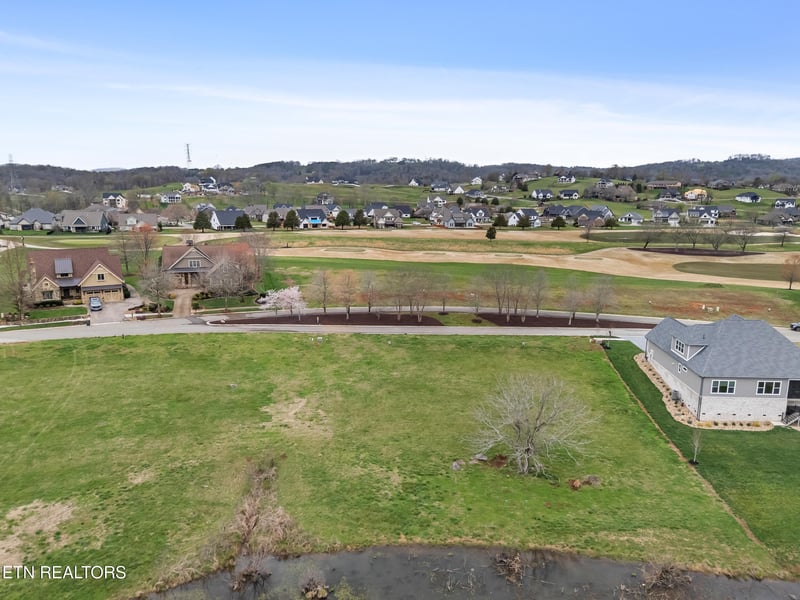 714 Old Barn Ln, Loudon, TN 37774