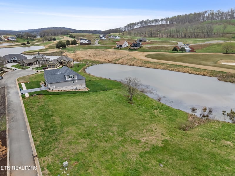 714 Old Barn Ln, Loudon, TN 37774