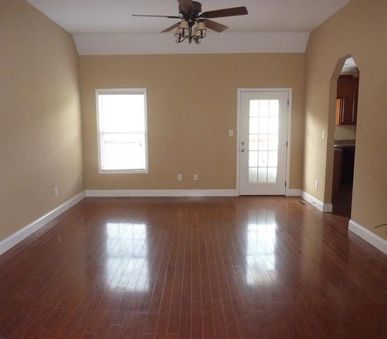 714 Ridgeview Dr, Clinton, TN 37716
