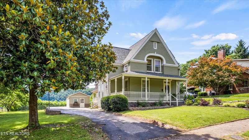714 Sewanee St, Harriman, TN 37748
