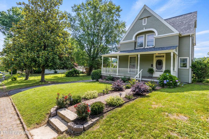 714 Sewanee St, Harriman, TN 37748