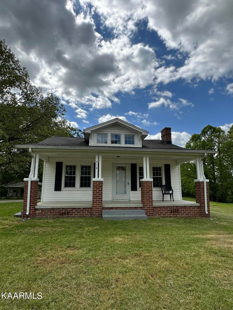 714 Sinking Springs Rd, Clinton, TN 37716