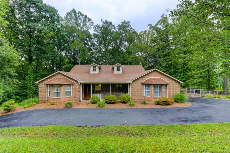 714 Skyline Dr, Clinton, TN 37716