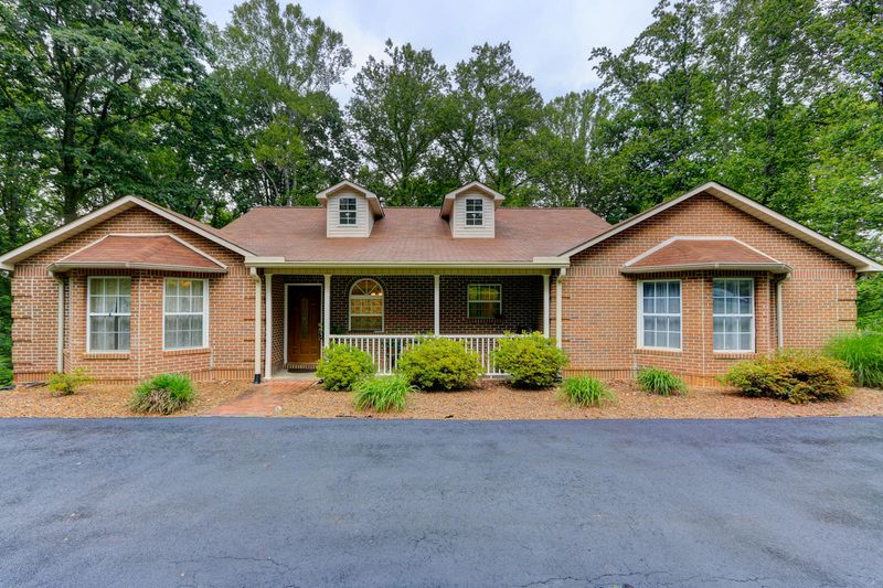 714 Skyline Dr, Clinton, TN 37716