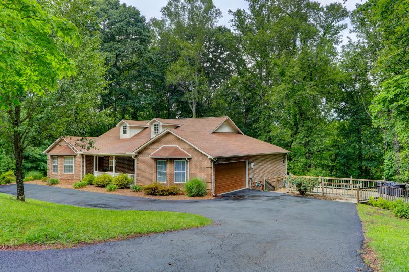 714 Skyline Dr, Clinton, TN 37716