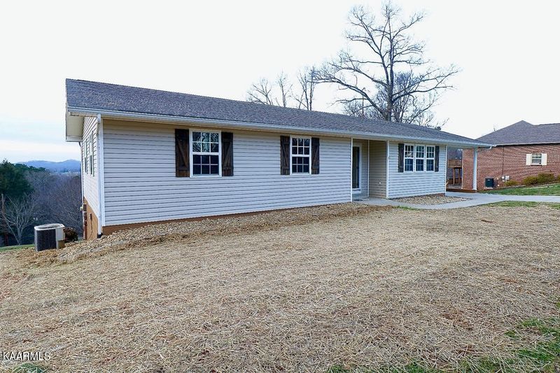 714 Topside Dr, Madisonville, TN 37354