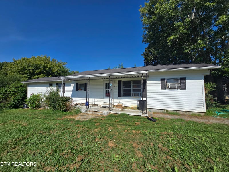 715 E Hemlock St, Lafollette, TN 37766