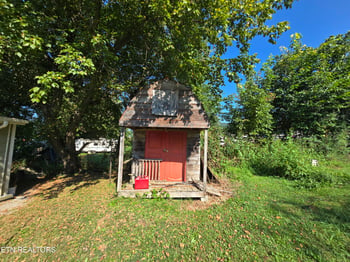 715 E Hemlock St, Lafollette, TN 37766