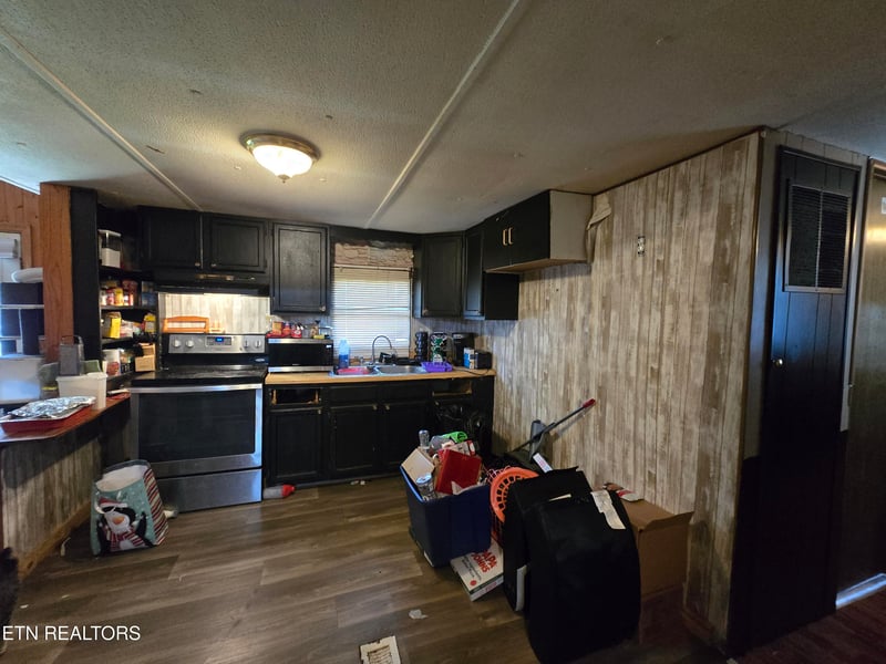 715 E Hemlock St, Lafollette, TN 37766