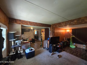 715 E Hemlock St, Lafollette, TN 37766
