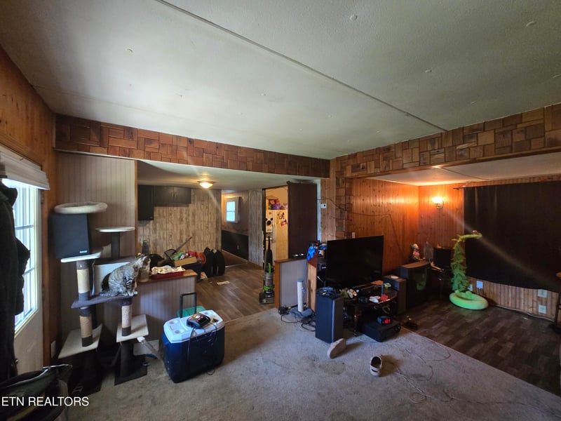 715 E Hemlock St, Lafollette, TN 37766