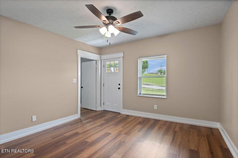 715 E Kentucky Ave, Lafollette, TN 37766
