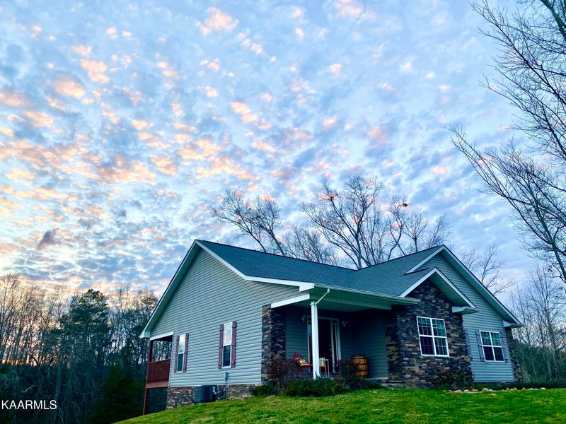 715 Gateway Ln, Seymour, TN 37865