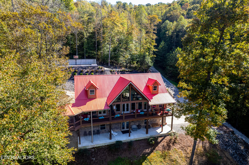 715 Landmark Rd, Jacksboro, TN 37757