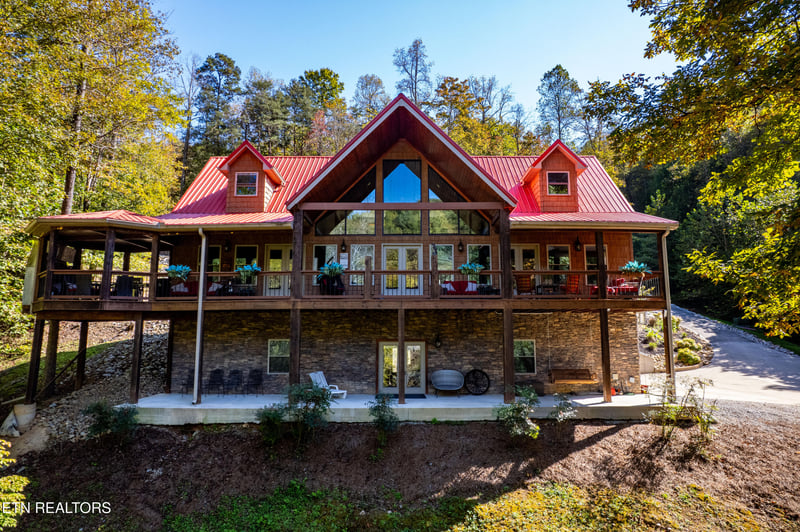 715 Landmark Rd, Jacksboro, TN 37757