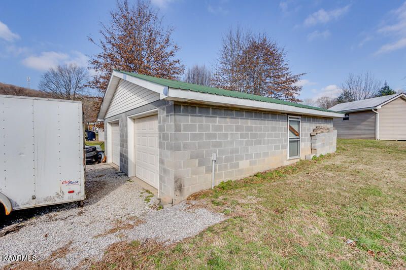 715 Lantana Ln, Clinton, TN 37716