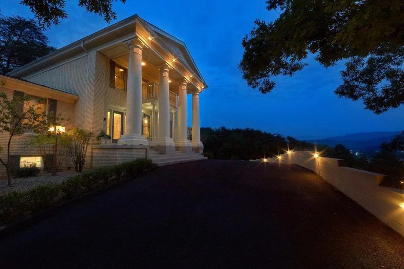 715 Oldham St, Pigeon Forge, TN 37863