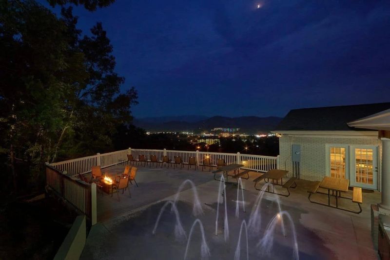 715 Oldham St, Pigeon Forge, TN 37863