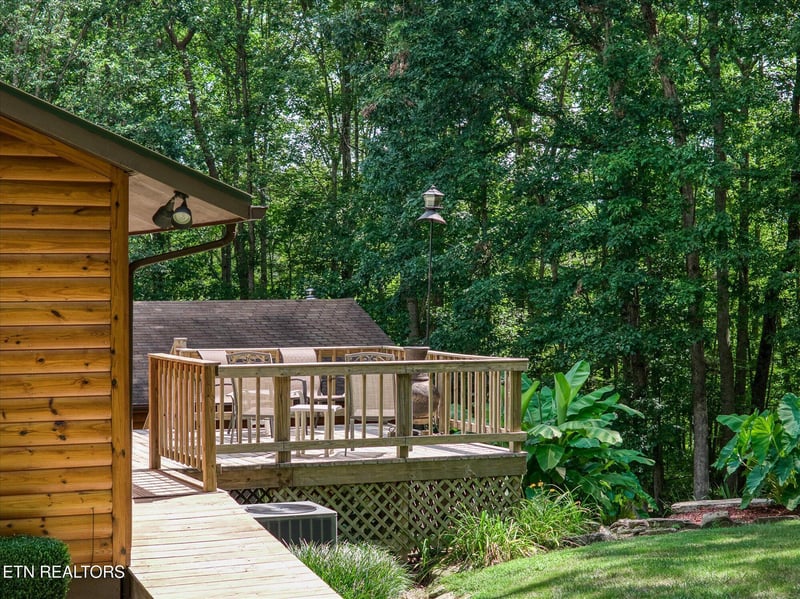 715 White Oak Rd, Monterey, TN 38574