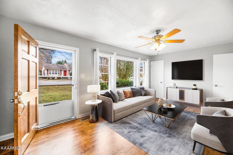 716 Elizabeth St, Athens, TN 37303