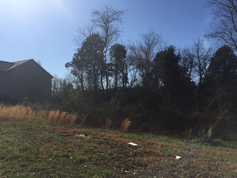 716 Glenfield Dr, Lenoir City, TN 37771