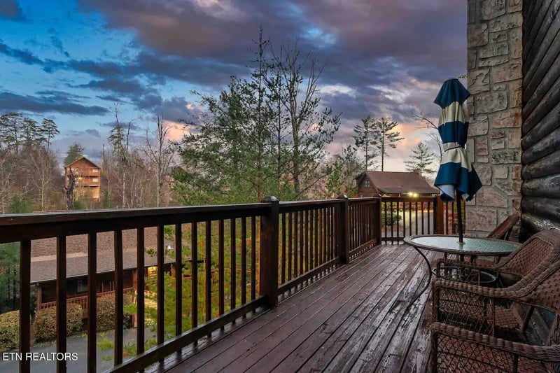 716 Golden Eagle Way, Pigeon Forge, TN 37863
