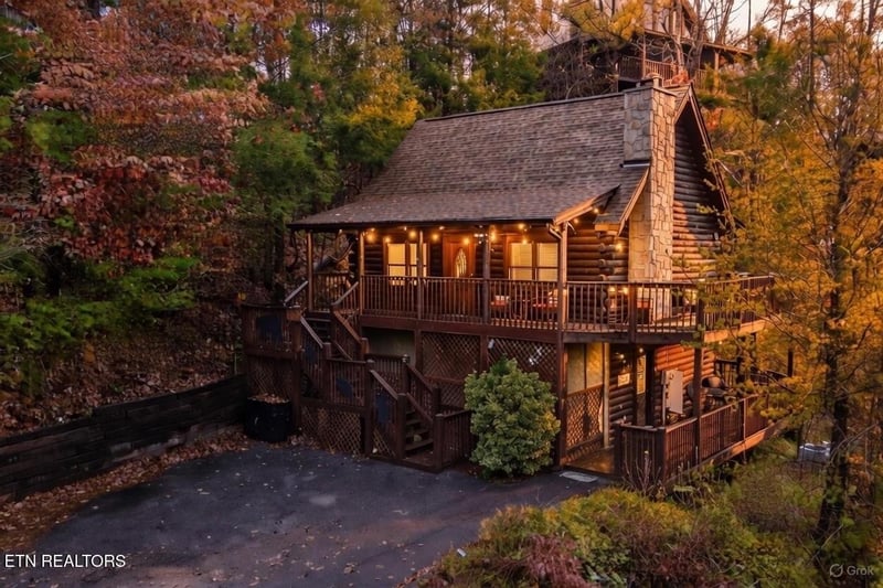 716 Golden Eagle Way, Pigeon Forge, TN 37863