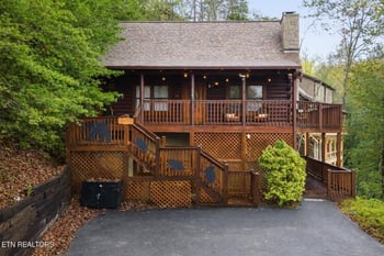 716 Golden Eagle Way, Pigeon Forge, TN 37863