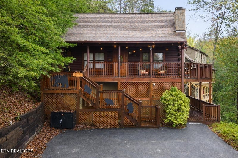 716 Golden Eagle Way, Pigeon Forge, TN 37863
