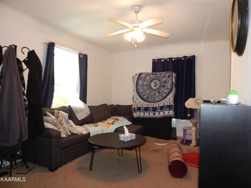 716 Sharp St, Clinton, TN 37716