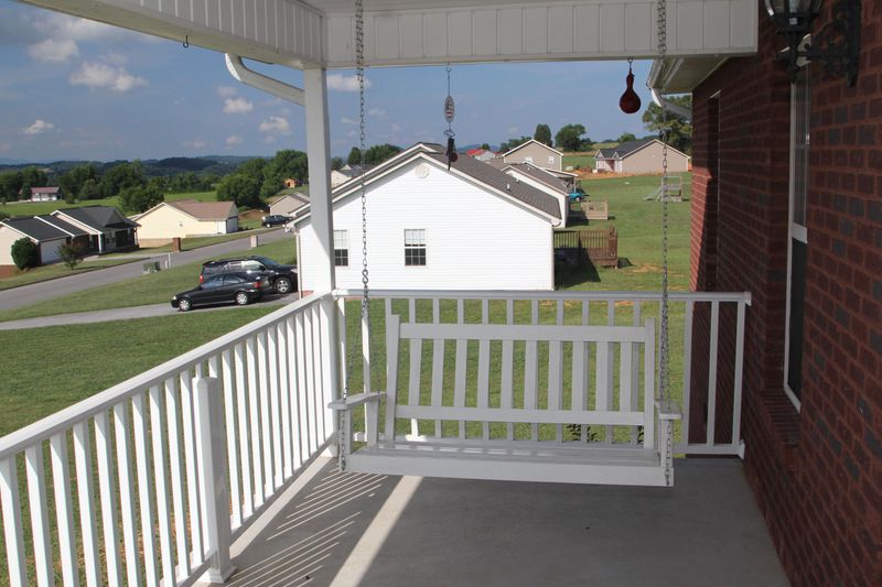 716 Tuckahoe View Tr, Kodak, TN 37764