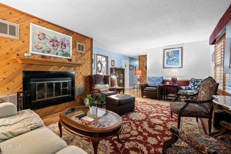 716 Villa Crest Dr, Knoxville, TN 37923