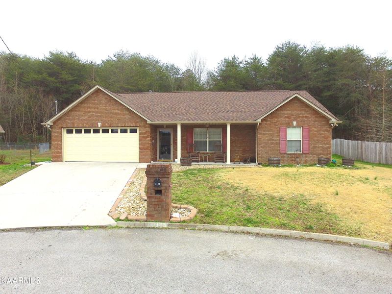 7166 Alice Springs Ln, Corryton, TN 37721