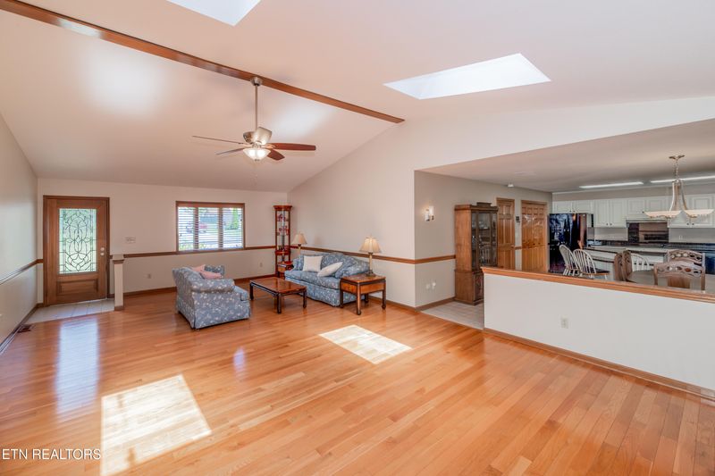 717 Calvin St, Kingston, TN 37763