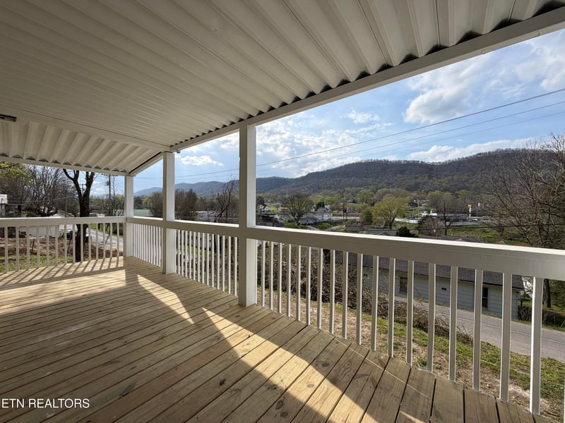 717 Cherry St, Lafollette, TN 37766