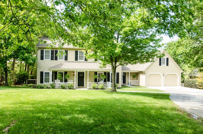 717 E Fox Den, Knoxville, TN 37934