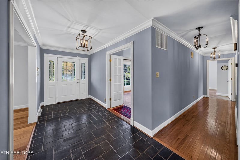 717 Kempton Rd, Knoxville, TN 37909