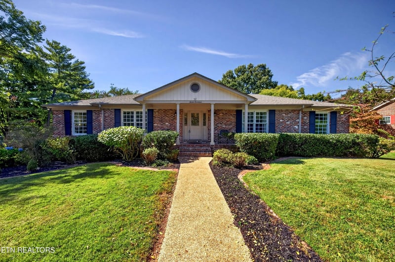 717 Kempton Rd, Knoxville, TN 37909