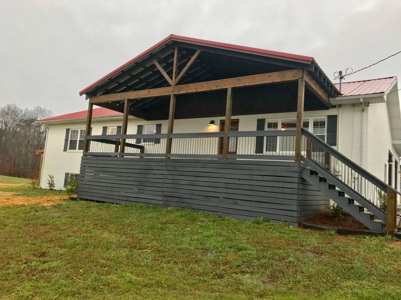 717 Landmark Rd, Jacksboro, TN 37757