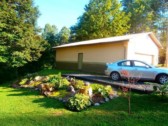 717 Orchard Rd, Oliver Springs, TN 37840