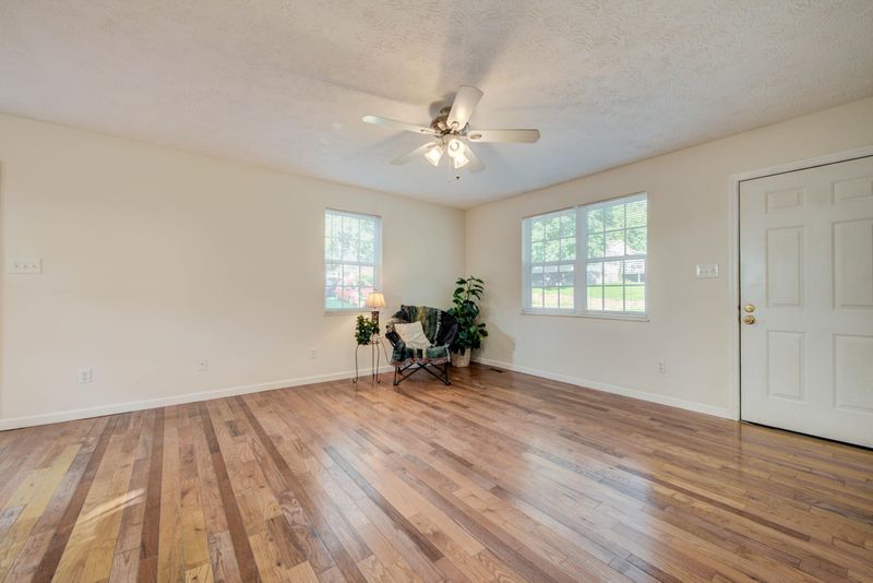 717 Shaw St, Clinton, TN 37716