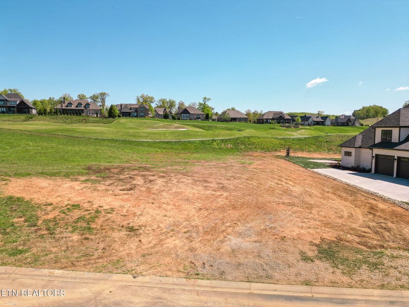 717 Starboard Dr, Lenoir City, TN 37772