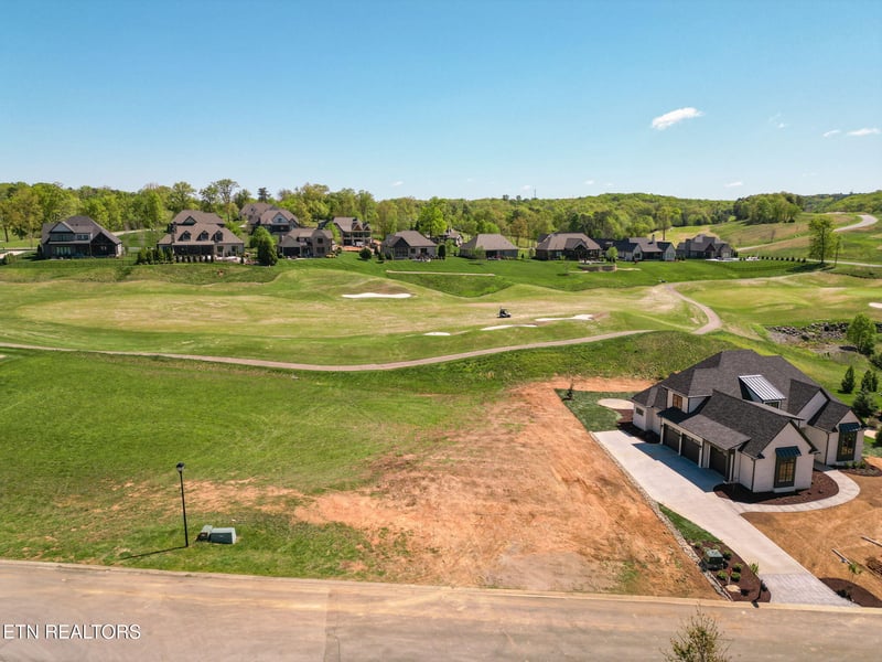 717 Starboard Dr, Lenoir City, TN 37772