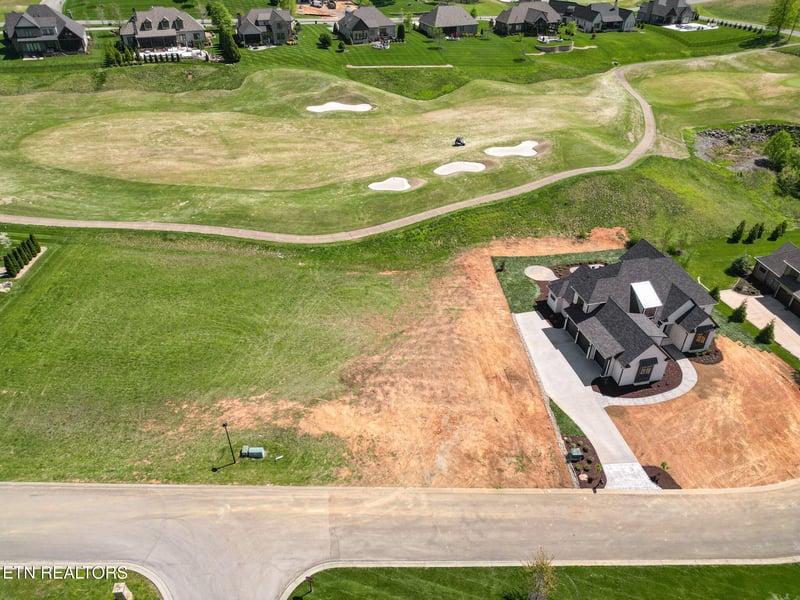 717 Starboard Dr, Lenoir City, TN 37772