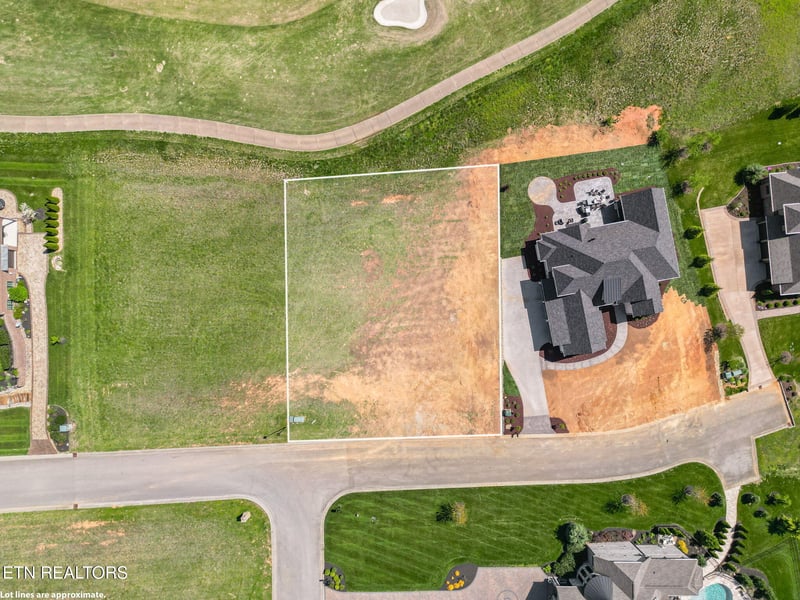 717 Starboard Dr, Lenoir City, TN 37772